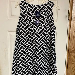 Escapada black and white pattern dress
